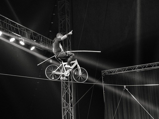 ciclista acrobático