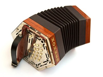 tocador de concertina